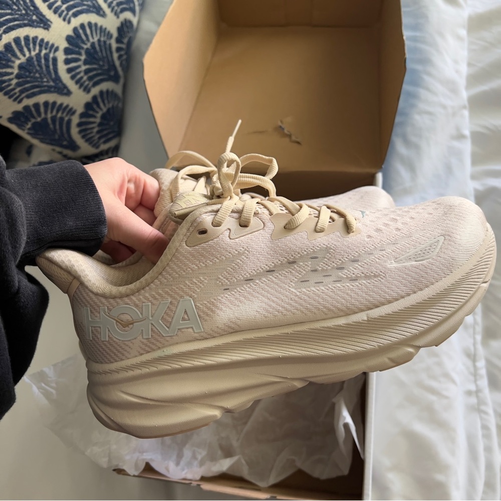 Hoka Clifton 9